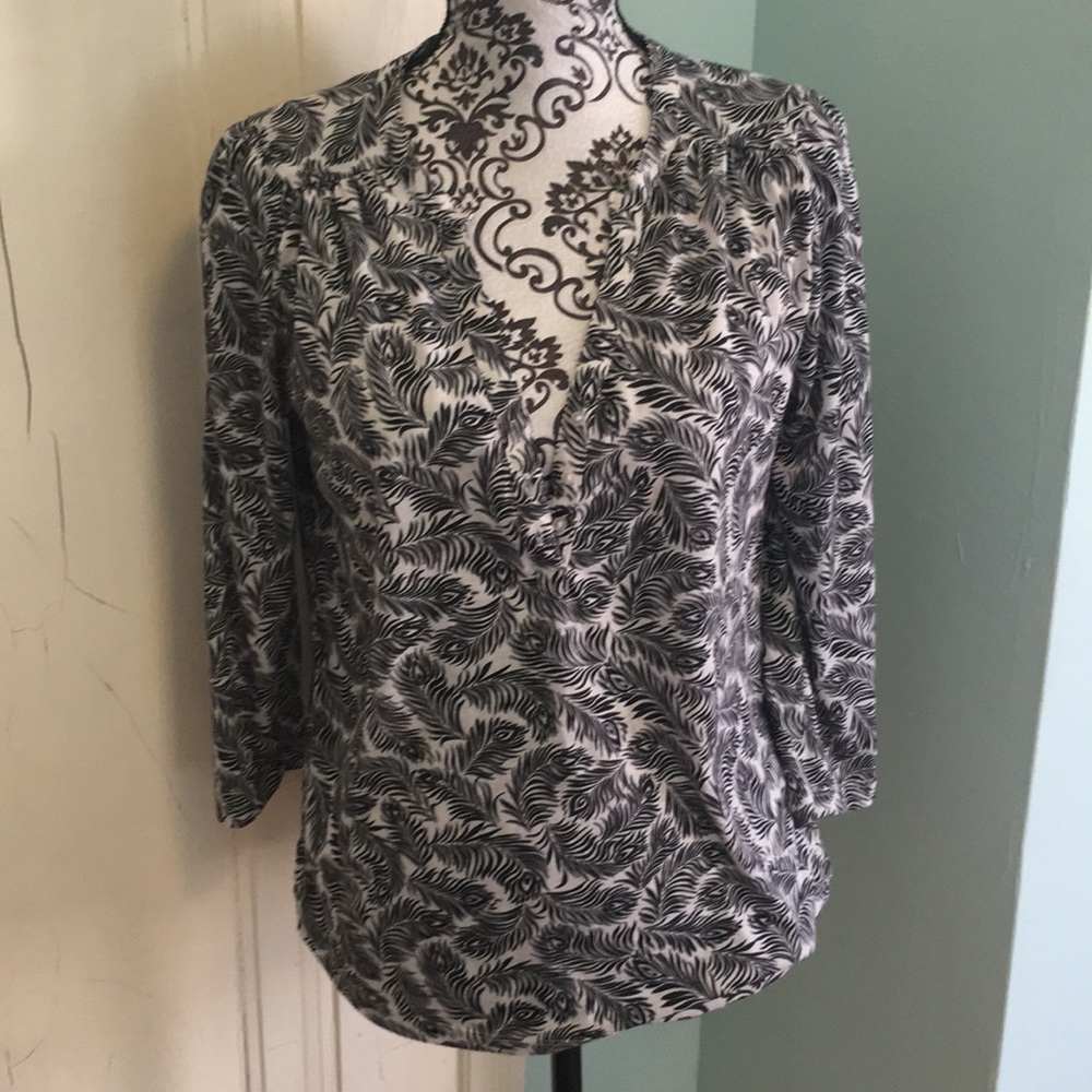 Black and white feather print top